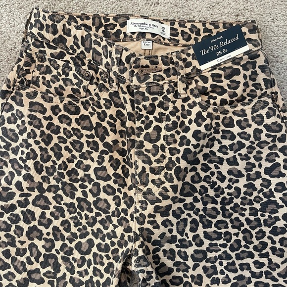 NWT! Abercrombie & Fitch Beige and Black Leopard Print Jeans - Picture 5 of 6